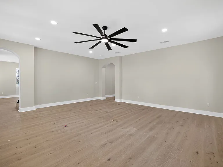 2nd Living room / dining room