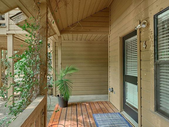 2nd image of 4 Sawmill Grove Ln #4