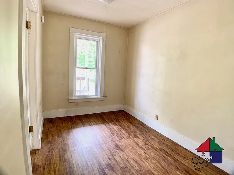 69 Perry St — Photo 4