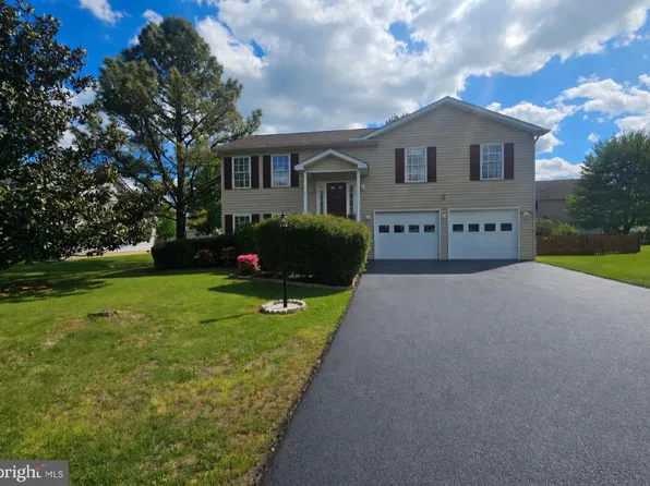 61 Clemson Dr, Falling Waters, WV 25419