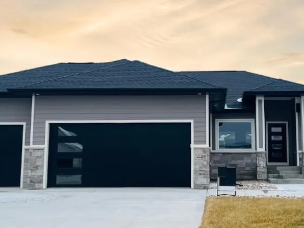 445 Bunyan Dr, Harrisburg, SD 57032