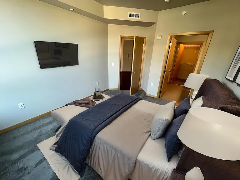 Venture Luxury High Rise — Photo 44