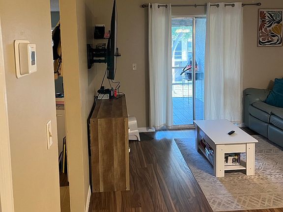 5th image of 3117 Sir Hamilton Cir