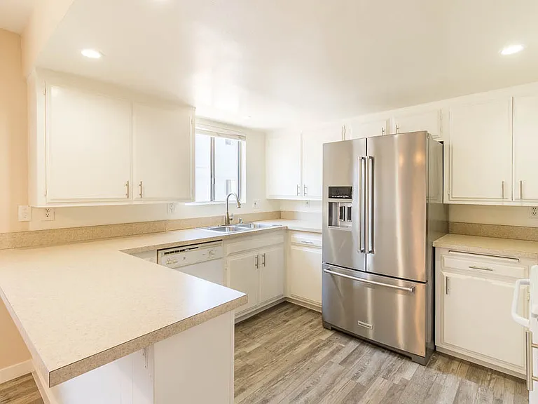 2102 Mathews Ave #B — Photo 10