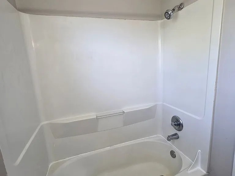 726 S Leonard St — Photo 13