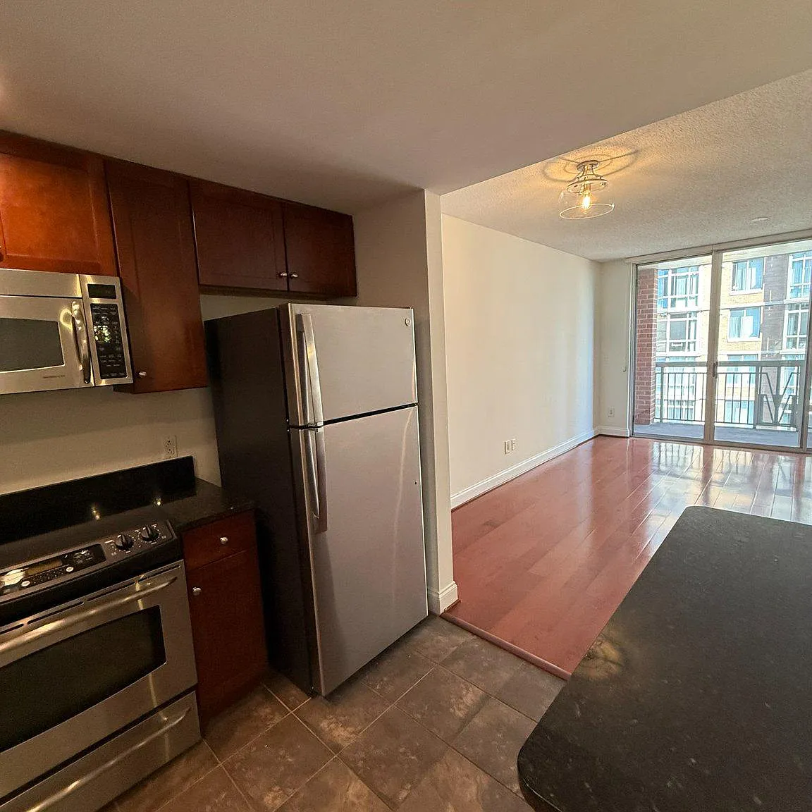 1 bed, 1.0 bath, 741 sqft, $2,495 — Photo 4