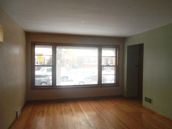 4th image of 3232 N Neenah Ave