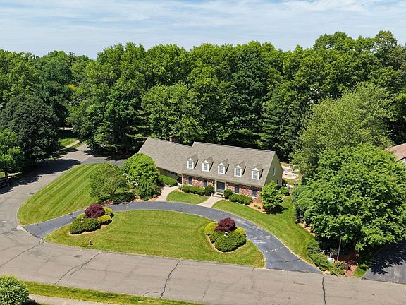 2nd image of 115 Williamsburg Dr