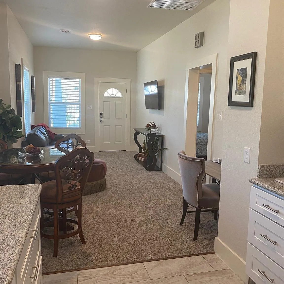 2 bed, 1.0 bath, 660 sqft, $1,700 — Photo 2