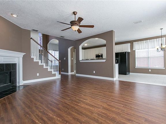 2nd image of 4717 Highlands Dr