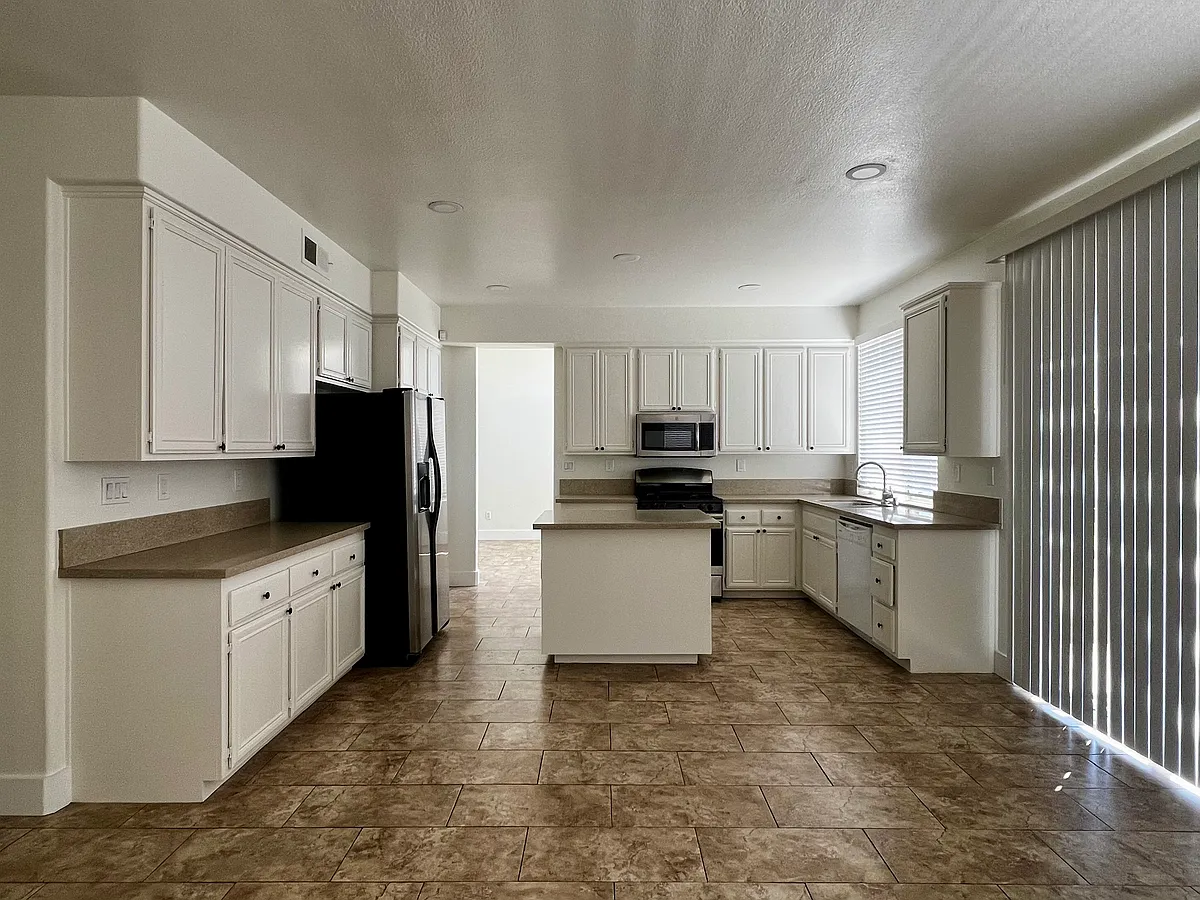 Building Photo - 1934 Madera Cir