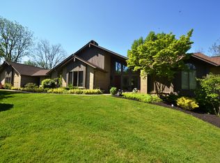 2 Carters Grv, Pittsford, NY 14534