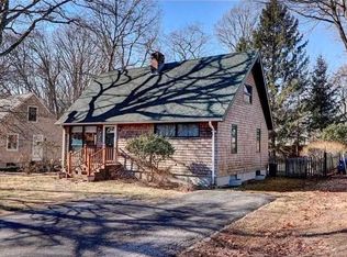 66 Beach Plum Rd, Narragansett, RI 02882