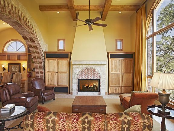 dramatic 2 story great room