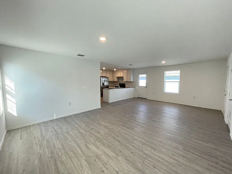 1019 Magrum Way — Photo 6