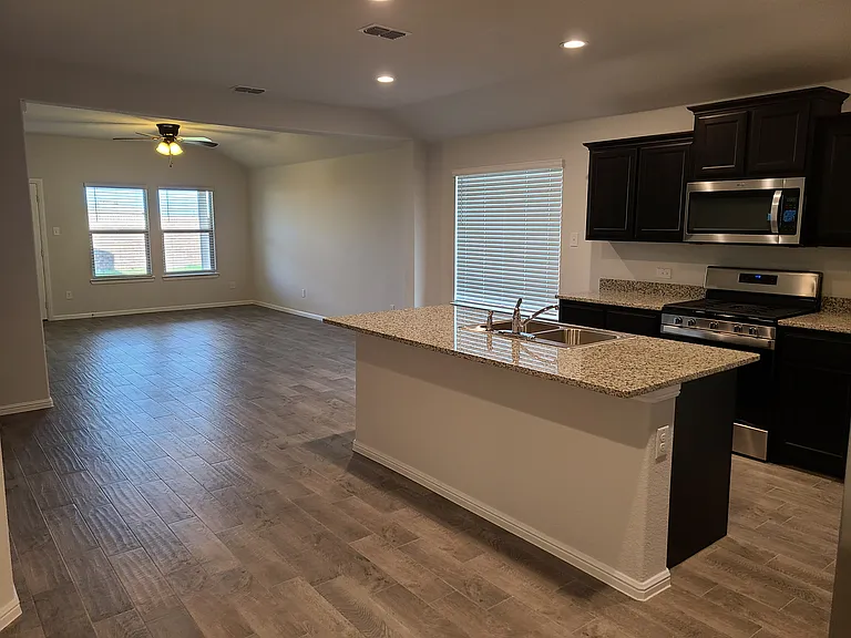 2221 Myrtle Beach Dr — Photo 5