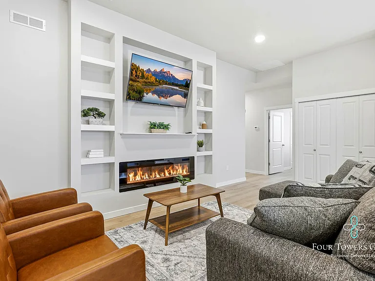 1205 NE Emerald Dr — Photo 13