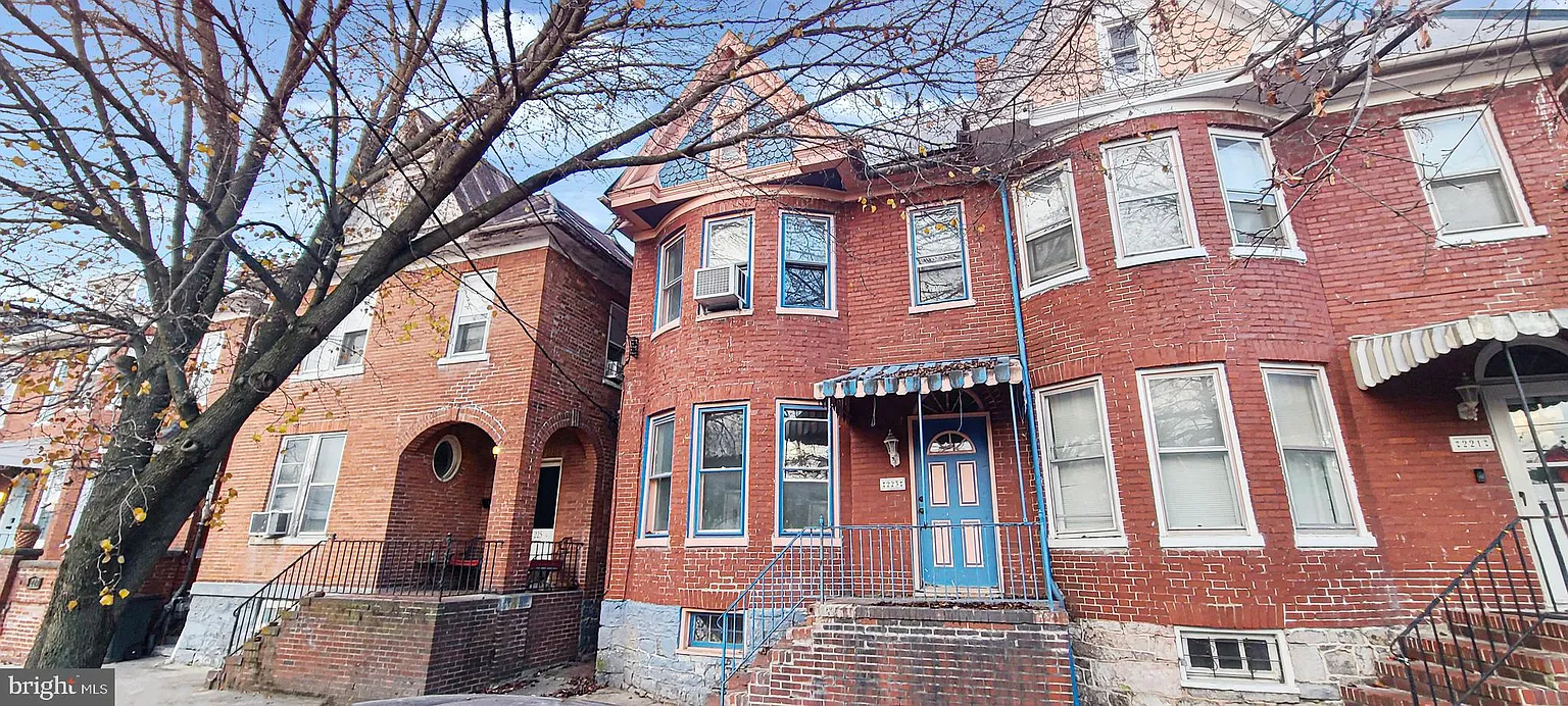 223 S Maple Ave photo 1