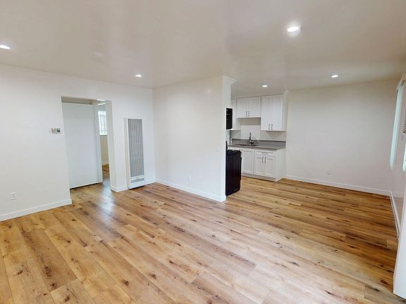 5th image of 2854 Rowena Ave APT 3