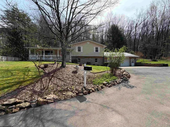 13 Gilbert St, Buckhannon, WV 26201