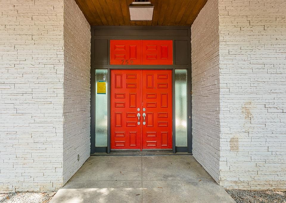 1st image of 759 Thistlewood Dr