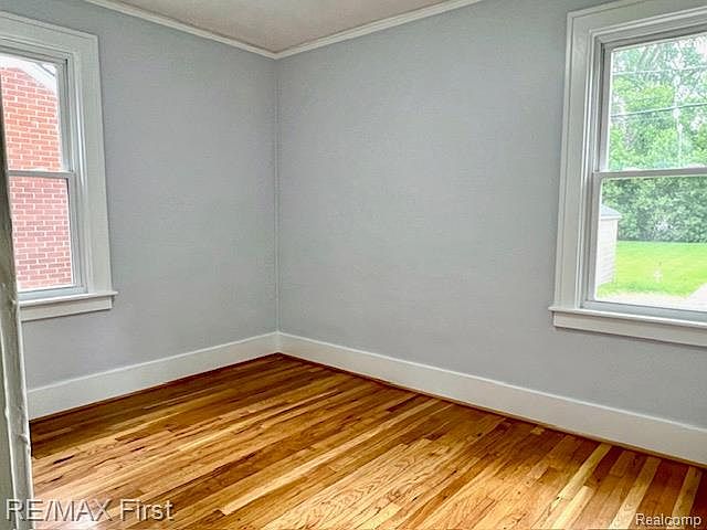 544 Laprairie St, photo 9