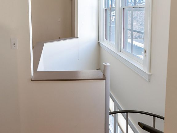 3rd image of 2638 Bellevue Ave #2