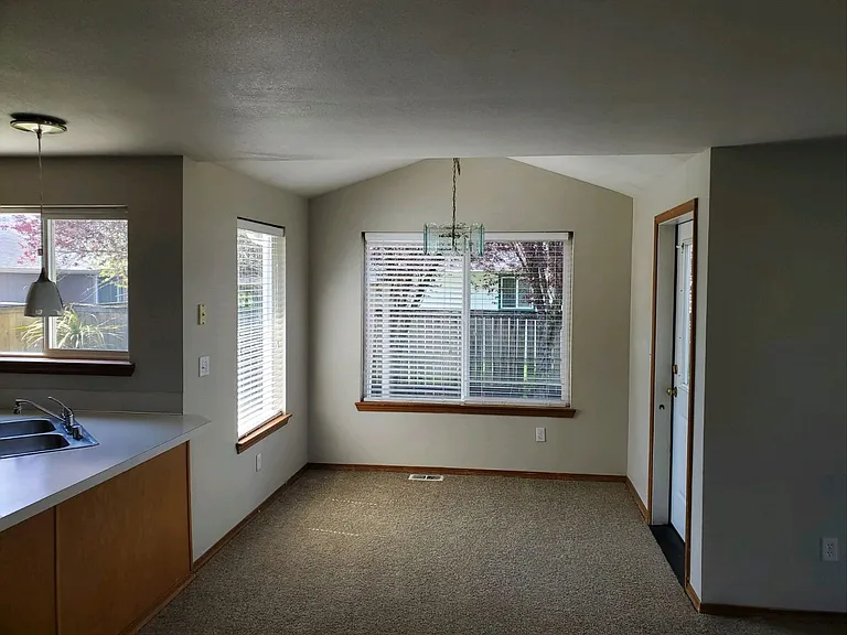 5905 Cherokee Loop SE — Photo 7