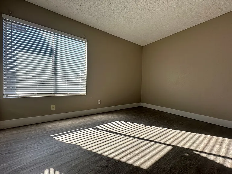 1467 Hialeah Dr #D — Photo 11