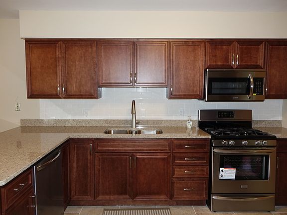 5th image of 3639 Woodcliff Dr