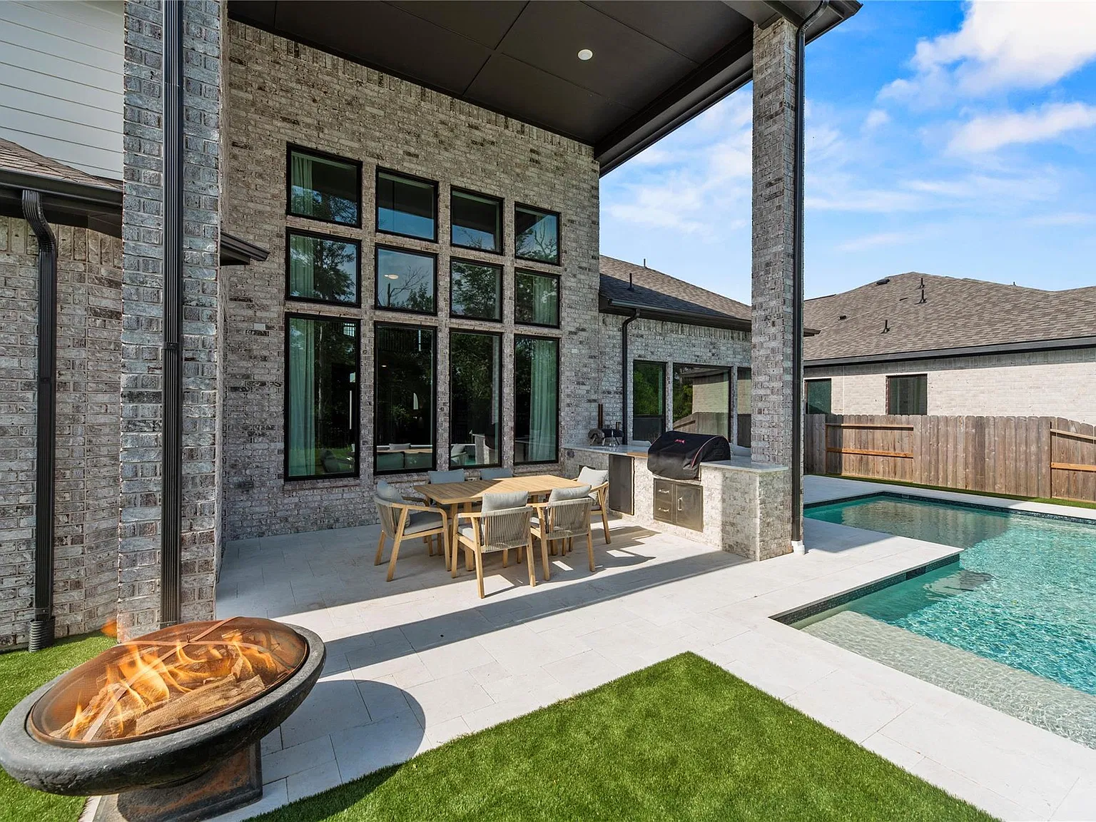 5 bed, 4.5 bath, 3746 sqft, $6,250 — Photo 2