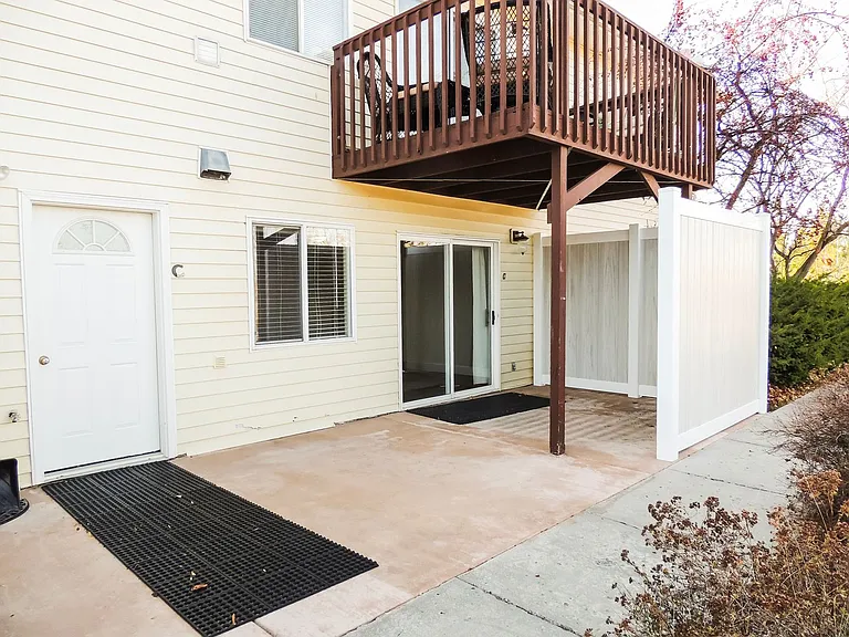 1038 W C St — Photo 10