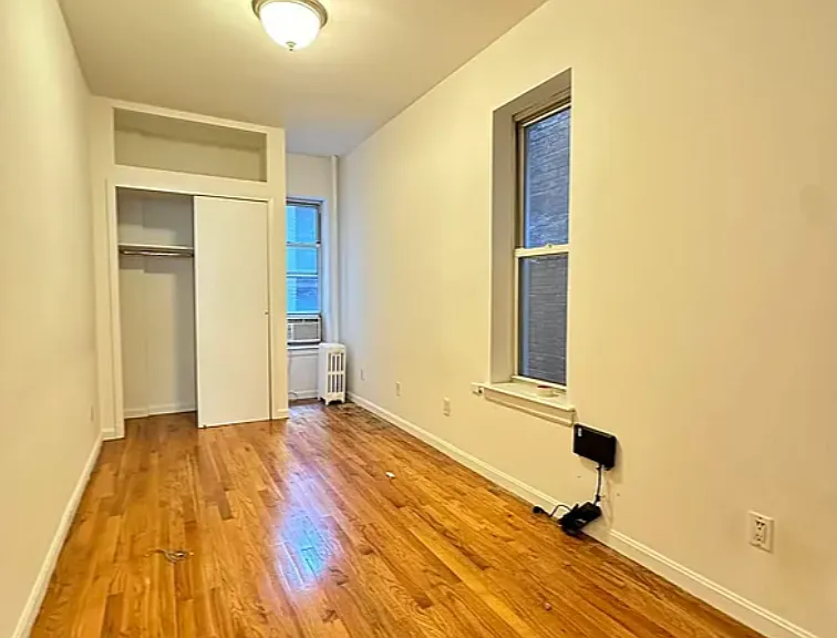 14 Jones St #3B — Photo 8