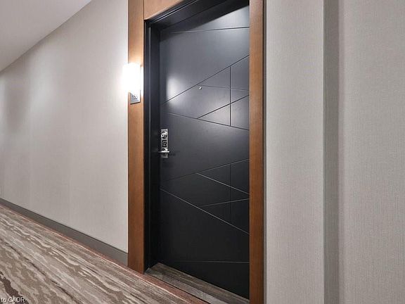 4th image of 1575 Lakeshore Rd W #155