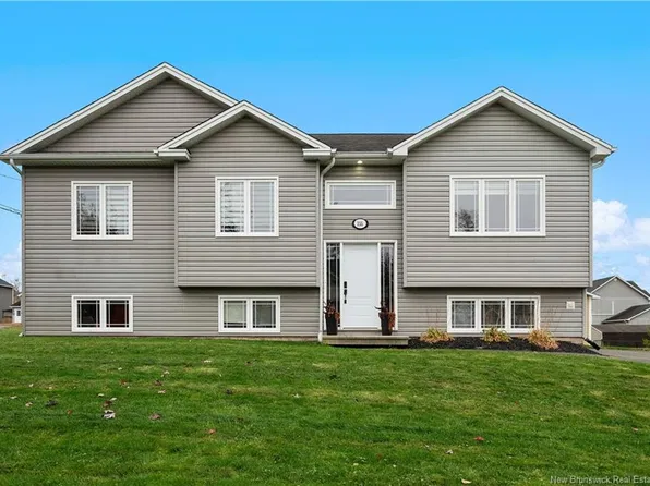 155 Du Moulin St, Dieppe, NB E1A 0Y3