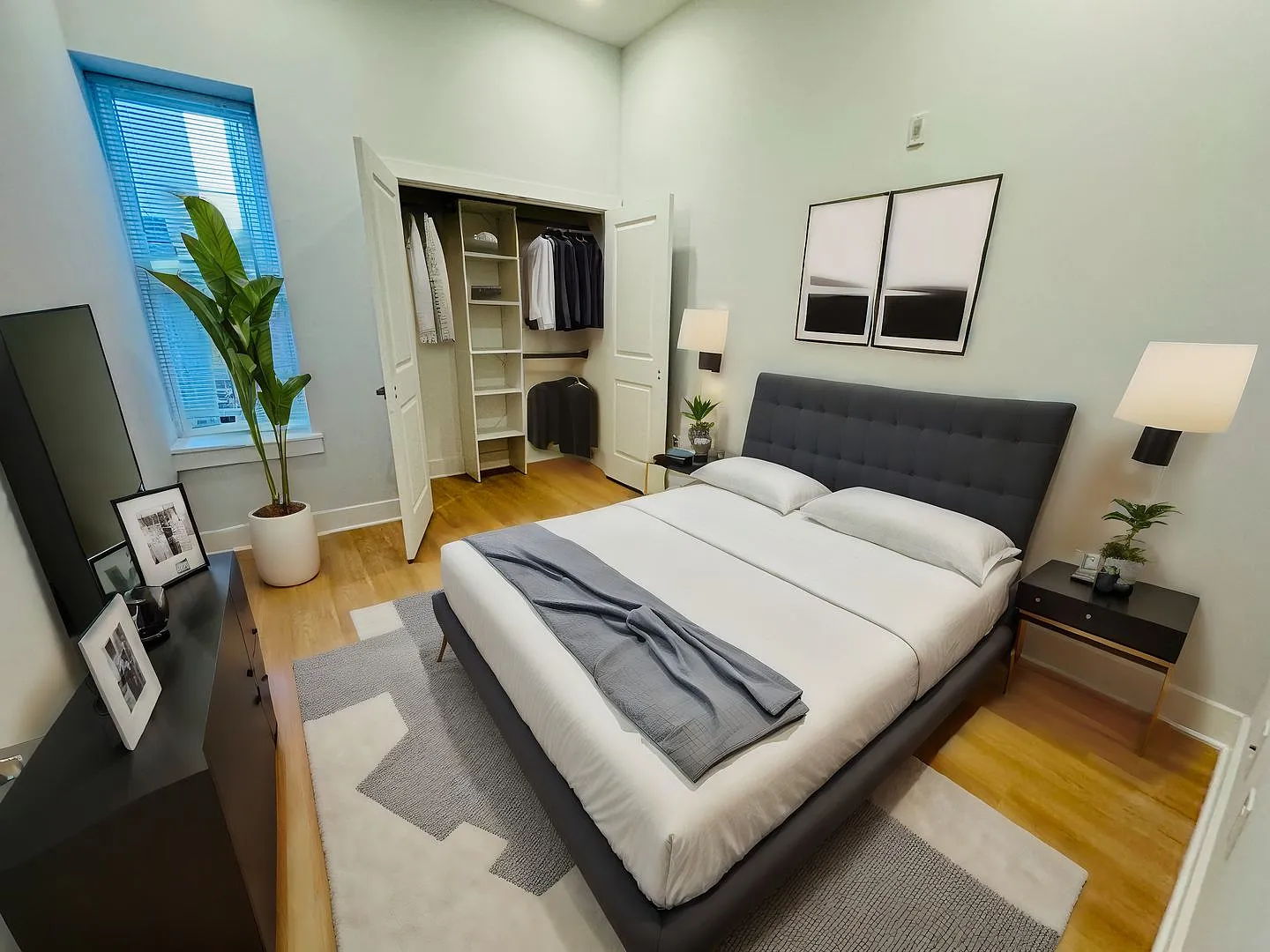 882 N 41 — Photo 2