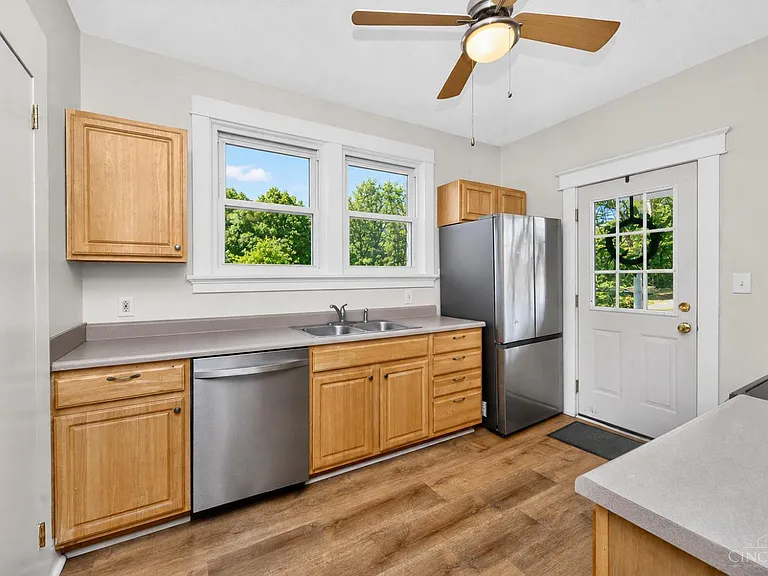 1007 W Loveland Ave — Photo 8