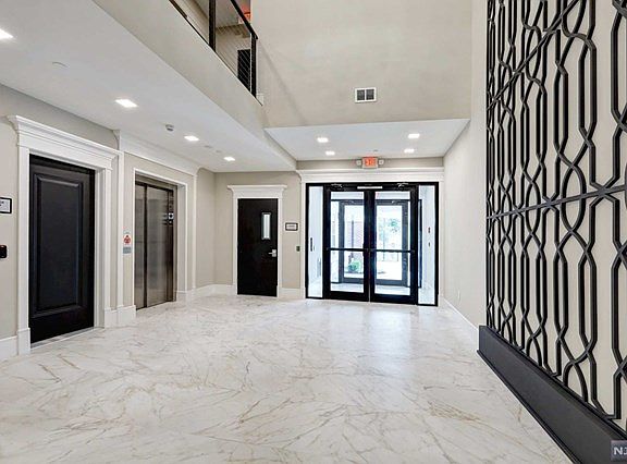 5th image of 305 Patterson St #210