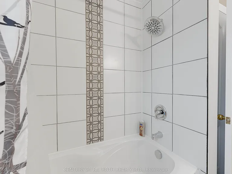 361 Georgian Dr #UPPER — Photo 13