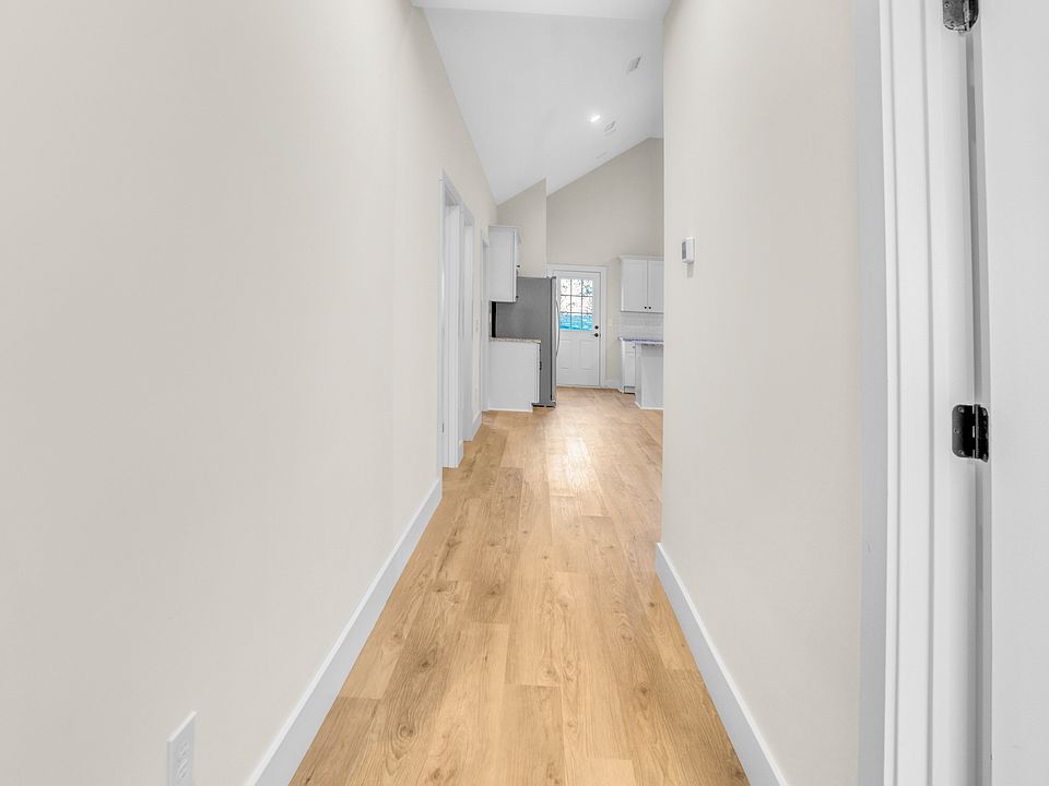 1st image of 103A Hillcrest Dr