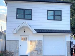30 Newport Rd, Island Park, NY 11558