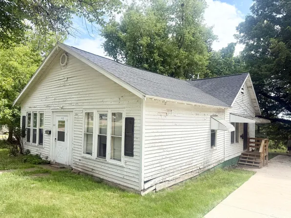 823 E I St, Iron Mountain, MI