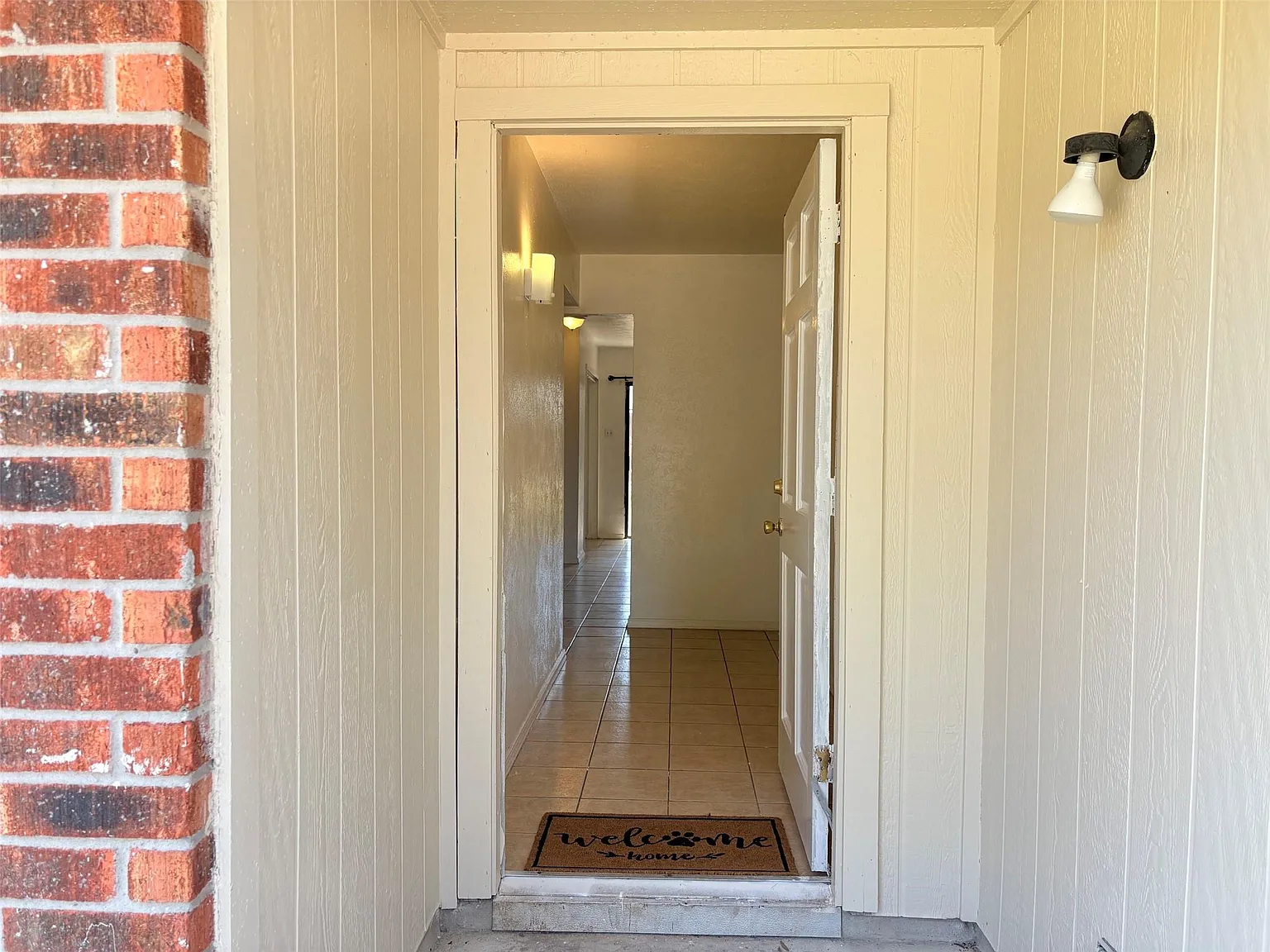 3 bed, 2.0 bath, 1400 sqft, $1,700 — Photo 3