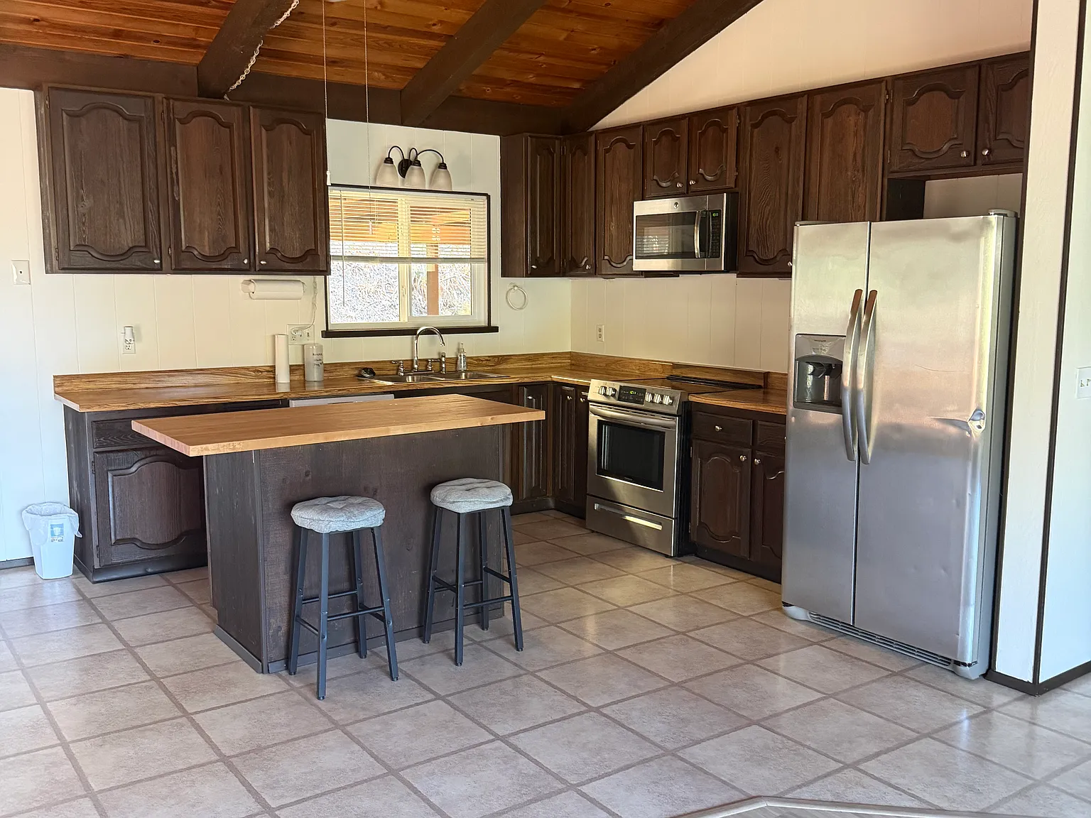 3 bed, 1250 sqft, $3,000 — Photo 1