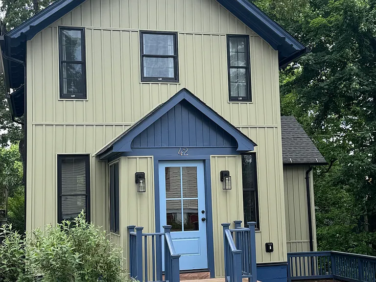 42 Saint Johns Ave — Photo 1