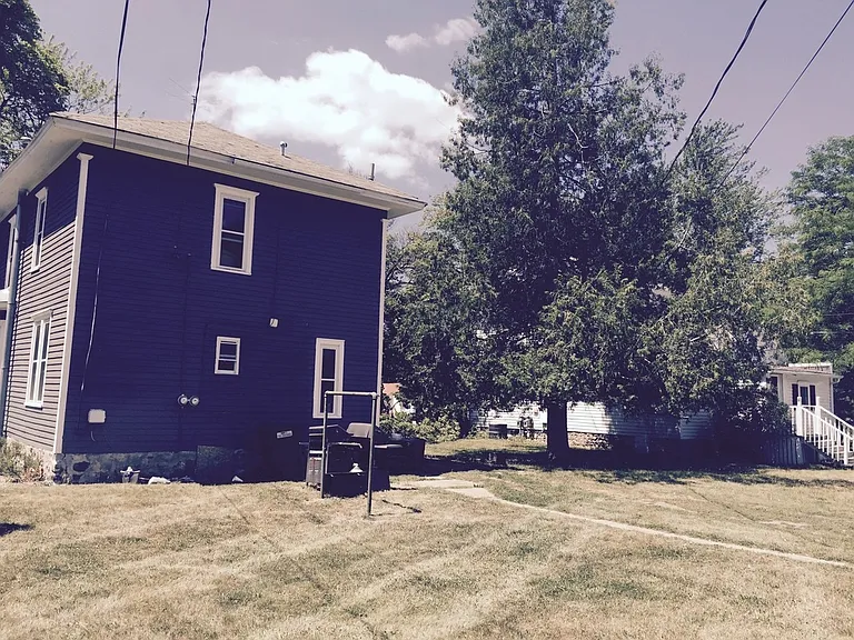 116 N Kinney Ave #1/2 — Photo 3