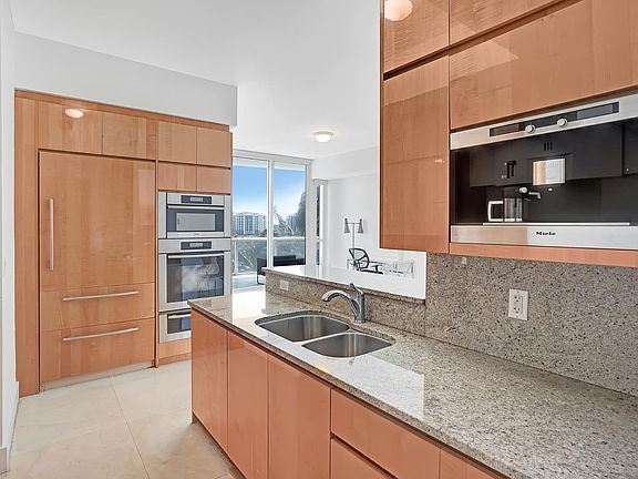 5th image of 50 S Pointe Dr APT 804