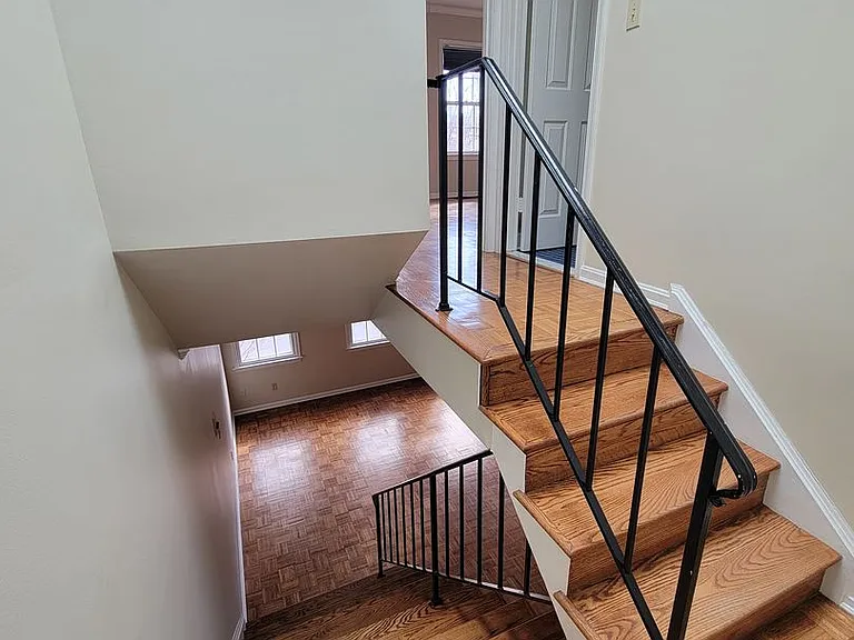 1949 Calvert St NW #D — Photo 8