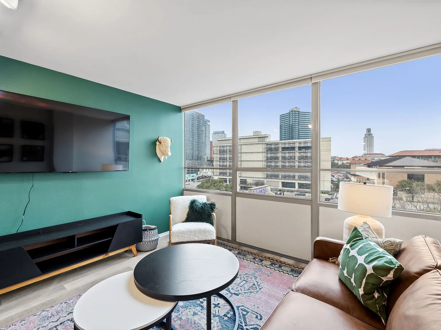 2 bed, 919 sqft, $3,100 — Photo 2