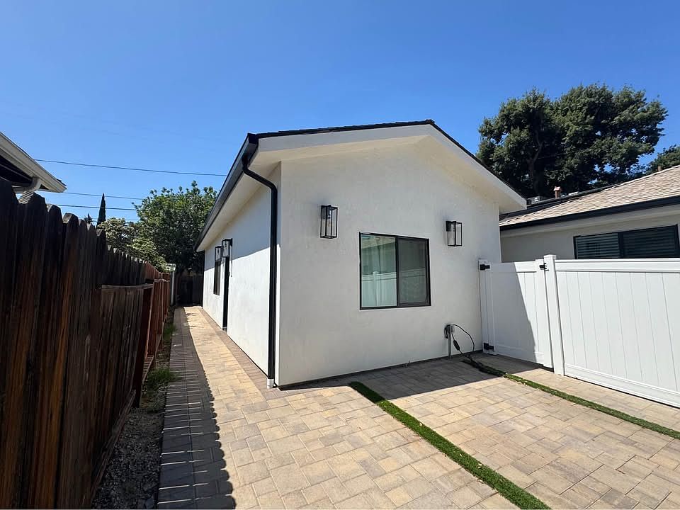 1st image of 22654 Miranda St